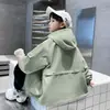 Ropa para niños, ropa de abrigo de otoño para niños, nuevos diseños elegantes 2026, chaquetas recubiertas de viento de moda para niños mayores, adecuadas para primavera y otoño