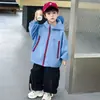 Abrigo para Niños Otoño 2026 Estilo Nuevo Cortavientos con Capucha Infantil para Otoño Cortavientos Deportivo Guapo para Bebé Ropa de Otoño para Niños