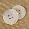 Spot de fábrica Tarobe botão redondo de quatro furos Branco cinza natural concha grelhada botão de camisa fivela de camisa logo