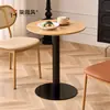Cafetería Estilo Medieval Mesa Cuadrada Tienda de Té con Leche Coreana Mesa de Tablero Marino de Abedul Tienda de Postres Tienda de Agua de Azúcar Combinación de Mesa y Silla