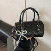 Bolsa Pequeña para Mujer 2025 Verano Nueva Bolsa Portátil tipo Almohada Versátil Texturizada Vintage Bolso Cruzado Celebridad de Internet Bolso Pequeño para Multitud