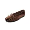 Sandalias de Moda Fina con Tira Delgada y Corte 1cm 2026 Verano Ropa de Exterior Punta Redonda Planas Fáciles de Poner Zapatos de Abuela