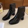 Moda Nova 2026 Elegante Retrô Salto Bloco Bico Quadrado Outono Inverno Botas de Couro Botas Femininas Salto Médio-Baixo Cano Médio Zíper Traseiro Versátil
