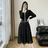 Vestido de Manga Larga Plisado Estilo Francés 2026 Nuevo Primavera y Otoño Ceñidor de Cintura Malla con Parches Falso Dos Piezas Falda Plisada