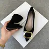 Zapatos Estilo Chanel de Punta con un Look Impresionante al Usarlos, Nuevo Modelo Primavera y Otoño 2026 con Hebilla Cuadrada, Elegantes y Ligeros para el Trayecto, Tacones Altos de Suela Suave
