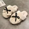Nuevas y lindas pantuflas de algodón con lazo para otoño e invierno, estilo moderno 2026, pantuflas mullidas para mujer, casuales y elegantes