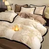 Conjunto de quatro peças em veludo de leite esculpido, lençol de flanela de coral espessado, capa de edredom macia, lençol com elástico e conjunto de cama de três peças