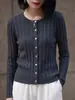 Outono de 2026 Novo Tricô Feminino Estilo Coreano e Japonês Cardigã Suéter Gola Redonda, Canelado Fino Versátil Slim-Fit Casaco