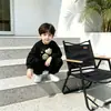 Nuevo conjunto de ropa infantil estilo coreano para primavera y otoño 2026, moderno conjunto de sudadera para niños y niñas, ropa infantil de dos piezas para primavera