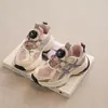 Zapatos Deportivos de Exterior con Hebilla Giratoria de Moda 2026 Primavera y Otoño Nuevos Zapatos Deportivos para Niños Transpirables Versátiles Zapatos de Papá