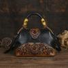 Outono e inverno Maillard retro marrom escovado totem bolsa europeia e americana em relevo antigo bolsa mensageiro estilo étnico