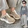 Zapatos Deportivos de Piel Versátiles para Niños 2026 Primavera/Verano Nuevos Transpirables Antideslizantes Estudiantes de Primaria Casual Moda Zapatillas de Correr