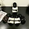 Pantuflas de estilo coreano 2026 de suela gruesa y pelo rizado con diseño de una sola tira con hebilla, adecuadas para otoño e invierno, pantuflas de alta gama para mujer
