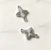 Nuevo colgante grabado en CNC para pulsera o collar DIY, doble colgante de mariposa y estrella con retención de color