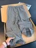 Calça jacquard estampada escura estilo retrô americano, coleção de outono masculina, apresentando um design fluido e de alta qualidade, corte reto e um caimento relaxado e solto para uso casual