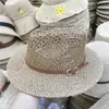 Chapéu de Palha Retrô Estilo Old Money com Recortes e Topo Plano para Mulheres, Novo Modelo de Verão para Passeios e Férias, Chapéu de Proteção Solar e Sombra, Chapéu de Palha Trançada