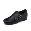 Sapatos mocassins de plataforma com fivelas duplas estilo retrô britânico, sapatos de couro brogue versáteis de salto baixo para mulheres, adequados para o trabalho.