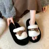 Pantuflas mullidas artículo popular versátil para otoño e invierno se pueden usar afuera para mujer suela gruesa estilo nuevo 2026 casual tira única hebilla celebridad de internet pantuflas de algodón