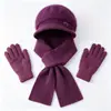 Conjunto de tres piezas para mujeres de mediana edad y mayores: gorro de punto grueso y cálido de otoño e invierno, gorra de béisbol de pelo de conejo, bufanda y guantes