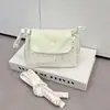 Bolso de mano de tres capas con estampado de estrellas altamente atractivo y gran capacidad, adecuado para maquillaje, cámaras instantáneas y teléfonos móviles
