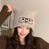Nuevo gorro de punto bordado con orejas de gato lindo 2026 para mujer, cálido para otoño e invierno, versátil y favorecedor, con protección para las orejas