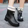 Botas de Chuva para Mulheres 2025 Novas Botas de Chuva Estilo Japonês Sola Grossa Moda Trabalho Antiderrapante Sapatos de Borracha para Mulheres Adultas Botas de Chuva Impermeáveis