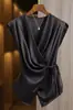 Elegante Camisa Negra con Cordones para Mujer 2025 Nueva Moda de Verano Ceñida a la Cintura Irregular Acetato Adelgazante sin Mangas