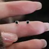 Pendientes de Botón Cuadrados Pequeños Simples Negros de Plata de Ley S999 para Mujer, Pendientes Populares Amigables con los Oídos, Pendientes de Alta Gama