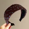Faixa de cabelo da moda e estilosa na cor café para mulheres, faixa de cabelo versátil de alta qualidade, faixa de cabelo antiderrapante para lavar o rosto, acessório de cabelo estilo coreano