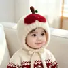 Touca de bebê, touca de pelúcia com proteção para as orelhas, outono e inverno, unissex, para bebês e crianças, com design de broto de árvore e maçã, quente e à prova de vento, adequada para o Ano Novo