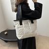 Nova Bolsa Tote de Grande Capacidade para o Verão e Primavera 2026, Bolsa de Trabalho para Mulheres, Algodão Espacial, Bolsa de Ombro Transversal Fashion Retro Personalizada