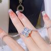 Pulsera de Diamantes de Flor de Cuatro Hojas de Lujo Ligero para Niñas, Estilo Cool Diseño Nicho Pulsera de la Mejor Amiga Pulsera