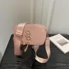Design de letras estilo coreano, minimalista, nova coleção feminina 2026, bolsa de mão simples e moderna com alça larga, bolsa de ombro e bolsa quadrada pequena