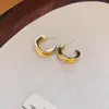 Pendientes de botón retorcidos en forma de C con pasador de plata nuevos, simples, europeos y americanos, pendientes con sentido de diseño de nicho, adornos para orejas de temperamento de lujo ligero de alta gama