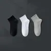 [Color Sólido Cuatro Estaciones] Calcetines de Otoño e Invierno para Hombres y Mujeres, Populares Versátiles Anti-Olor Absorbentes del Sudor Calcetines Deportivos, Ajuste Holgado, Negro