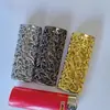 Estuche Engrosado de Aleación Anti-Caída para Encendedor con Patrón de Vid de Hoja Hueca, Disponible en Múltiples Colores, Accesorio para Encendedor de Hombre