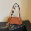 La popular bolsa de mujer más vendida de este año para otoño e invierno 2025 es un nuevo bolso cruzado retro esmerilado de estilo coreano, también conocido como el "bolso empanada".