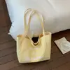 Bolso floral simple y artístico versión coreana 2026, bolso cruzado plisado fresco y delicado estilo bosque, bolso de hombro casual y relajado para ir al trabajo
