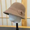 Sombrero de Pescador de Lana Elegante de Temperamento Retro Japonés para Mujer, Cálido de Invierno, Protección para los Oídos, Sombrero de Cubo, Moderno, Versátil, Hace que la Cara Parezca Más Pequeña