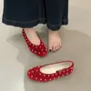 Sapatos Femininos Planos Vermelhos Estilo Francês com Bico Baixo, Toque de Pérola e Senso de Elegância, Sapatos Mary Jane de Couro, Novo Estilo Primavera 2026