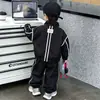 Traje Deportivo para Niños Primavera y Otoño 2026 Modelo Nuevo, Popular y de Moda este año, Conjunto de Ropa Urbana Fresco y con Estilo para Niños