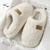 Zapatillas de algodón nuevo estilo 2026 para mujer, otoño e invierno, zapatillas de casa para interior, zapatillas de felpa cálidas y antideslizantes para parejas, estilo hombre