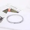 Pulseiras de Casal de Luxo Leve de Alta Qualidade, Aço Titânio Abertas com Design de Nicho, Pulseiras Modernas Populares Estilo Ins