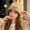 Gorro de punto estilo coreano con un pequeño patrón floral, hecho con tejido de mezcla de lana, diseñado para mujeres, adecuado para otoño e invierno, proporcionando calidez, grosor y protección para los oídos, y con un diseño moderno.