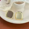 Pendientes Metálicos Geométricos Simples de Moda Retro Francesa para Mujer, Lujo Ligero Personalizado, Pendientes Versátiles y de Diseño Único al por Mayor