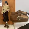 Meia-sapatilha feminina de couro com fivela de um passo, sola grossa, biqueira, estilo retrô, alça de couro, tamanco de outono, aumento de altura oculto 2026 Maillard