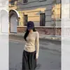 Camiseta básica de punto de manga larga con cuello en V estilo coreano para mujer, prenda interior de invierno, suéter ajustado con un toque de alta gama, top versátil y suave para primavera y otoño