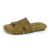 Chinelos peludos de lã de cordeiro, estilo flat slip-on, com biqueira aberta, para mulheres, adequados para uso externo no outono e inverno, novos chinelos macios e da moda 2026
