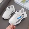 Novos Tênis Esportivos Infantis 2026 Primavera e Outono Confortáveis Respiráveis Médios e Grandes Crianças Moda Casual Sapatos para Meninos e Meninas