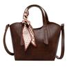 Bolsa Balde Portátil Estilo Coreano 2025 Nova Bolsa Transversal de Ombro Elegante de Alta Qualidade para Mulheres Bolsa Tote Simples e Moderna